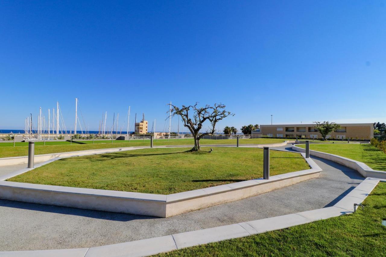 Appartement H11 Luxury 12B Porto - Piscina - Jacuzzi à Santo Stefano al Mare Extérieur photo