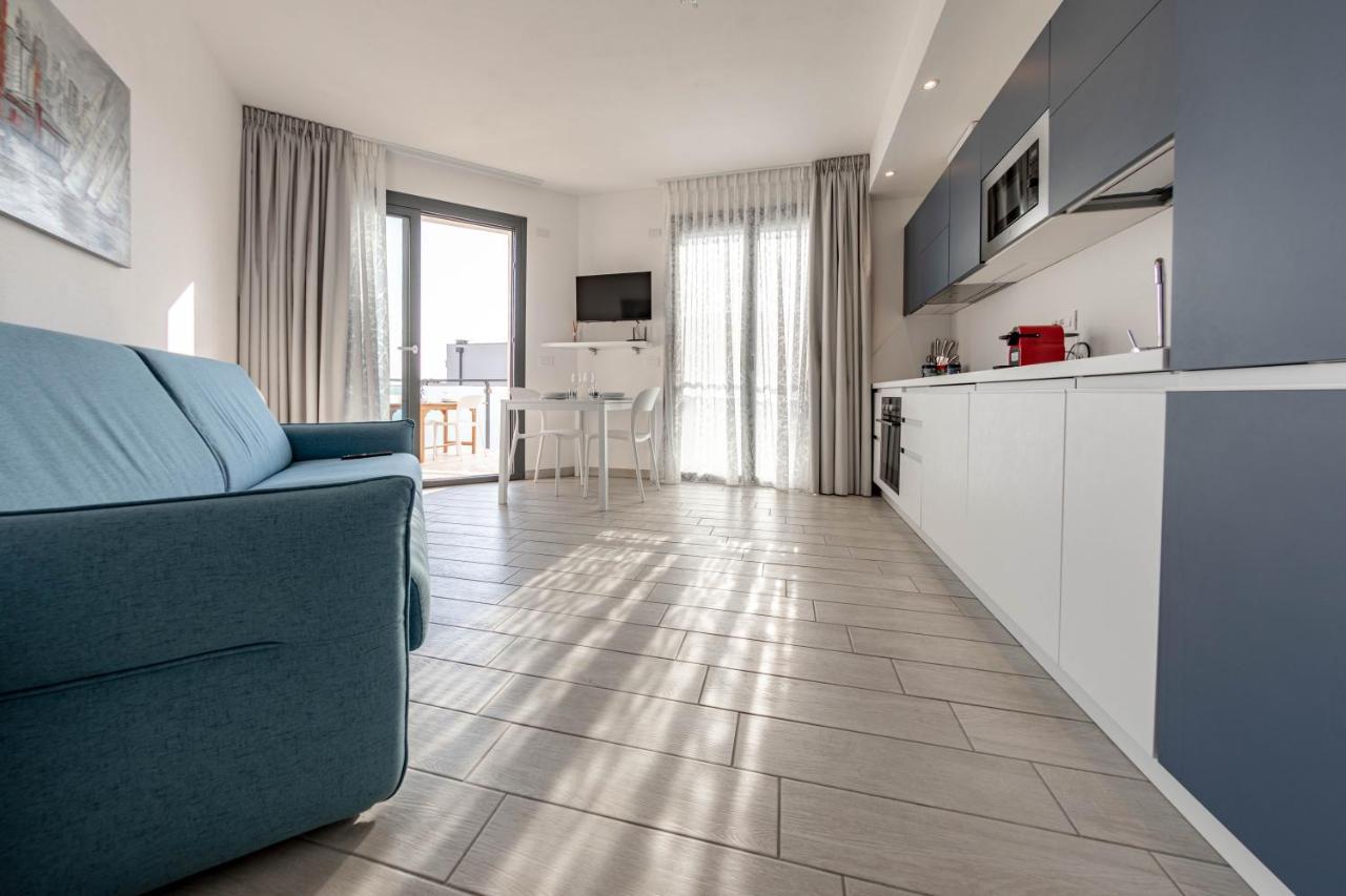 Appartement H11 Luxury 12B Porto - Piscina - Jacuzzi à Santo Stefano al Mare Extérieur photo