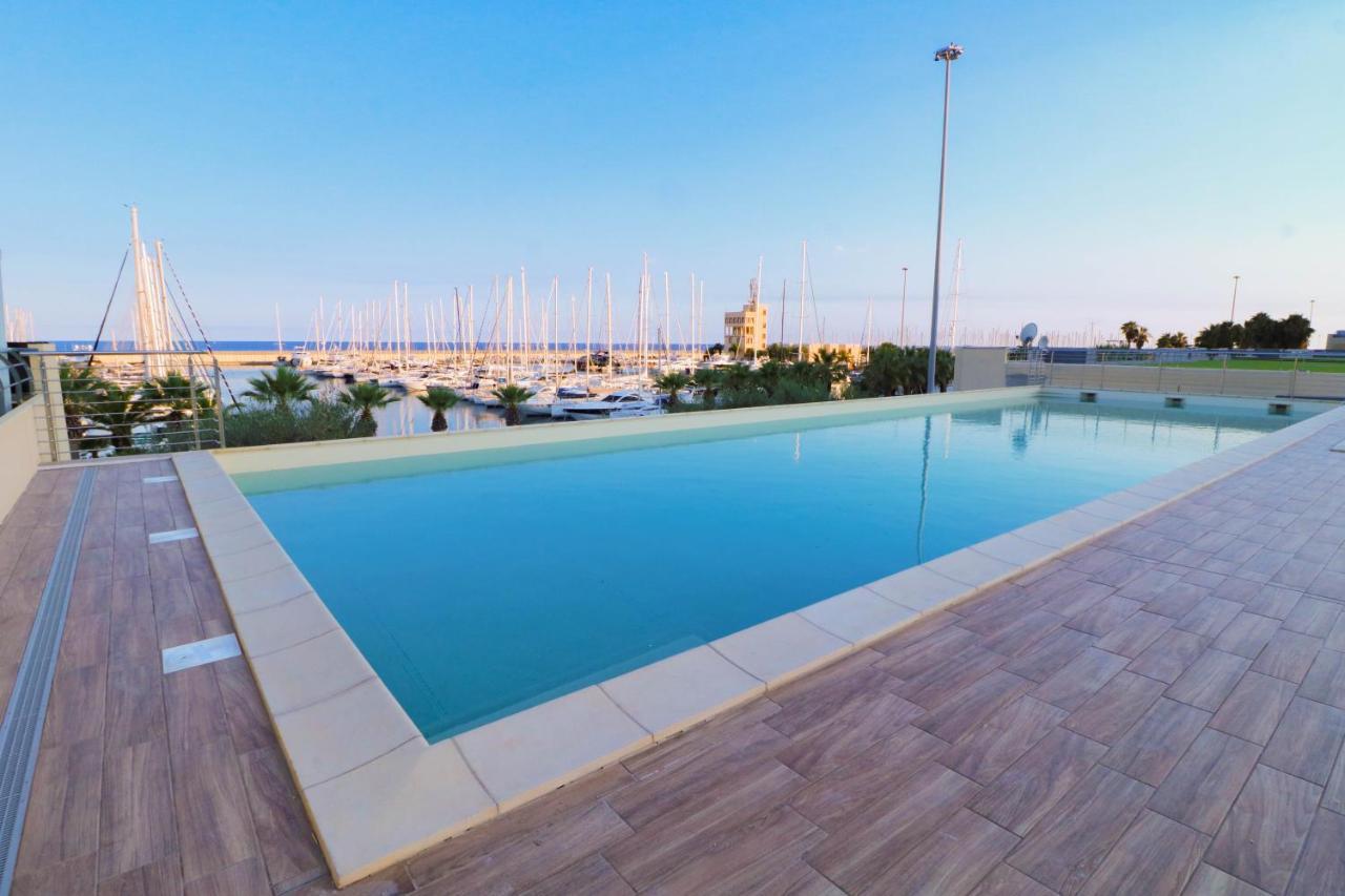 Appartement H11 Luxury 12B Porto - Piscina - Jacuzzi à Santo Stefano al Mare Extérieur photo